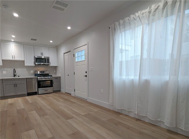 Building Photo - 6105 S Hobart Blvd