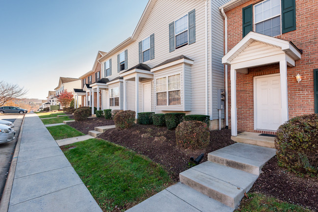 Building Photo - Pheasant Run Townhomes/Student Housing