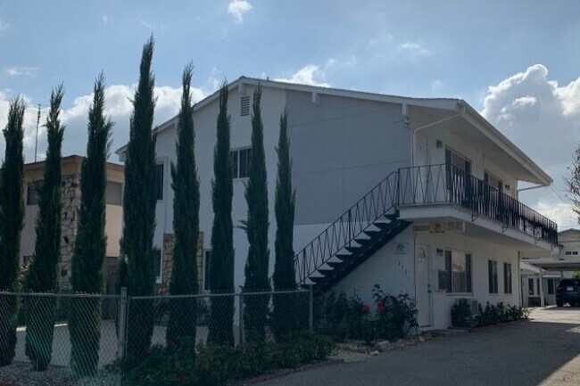 Building Photo - 316 Irving Ave