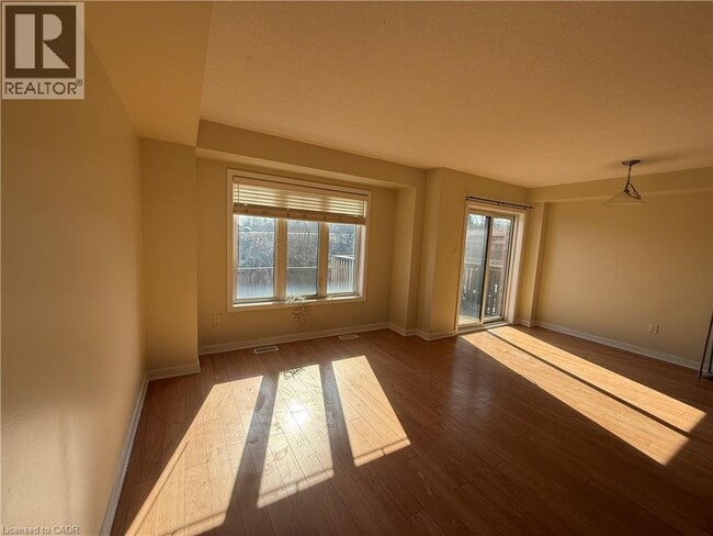 Building Photo - 148 Crafter Cres