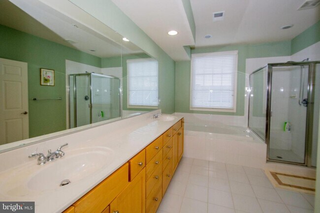 Building Photo - 11327 Harrison St