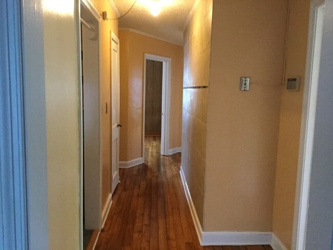 Building Photo - 1620 Colonial Way