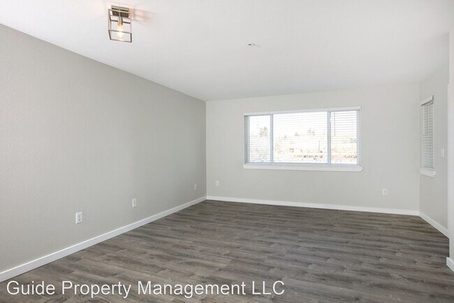 Building Photo - 2113 N 107th St