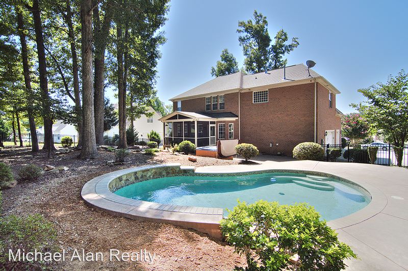 Building Photo - 5518 Strabane Dr