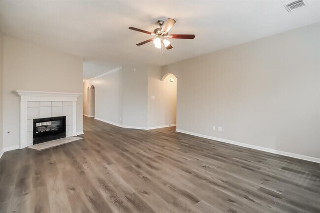 Foto del edificio - 410 Cedar Lake Dr