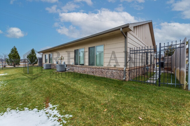 Building Photo - 13615 W Hunters View Ct