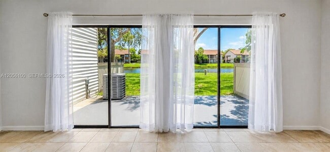 Foto del edificio - 9821 NW 37th St