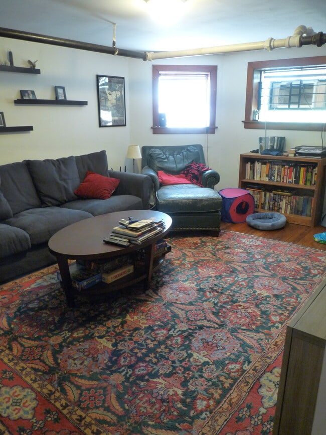 Living Room - 6215 N Wayne Ave