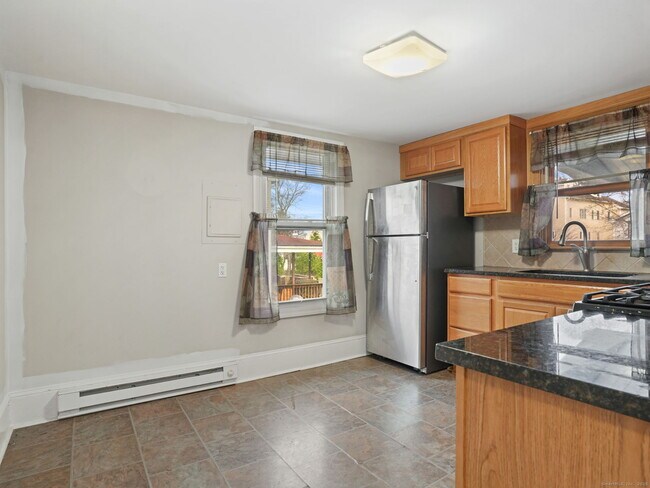 Building Photo - 140 Stuart Ave