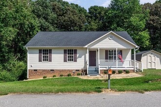 Building Photo - 1000 Meadowgreen Dr