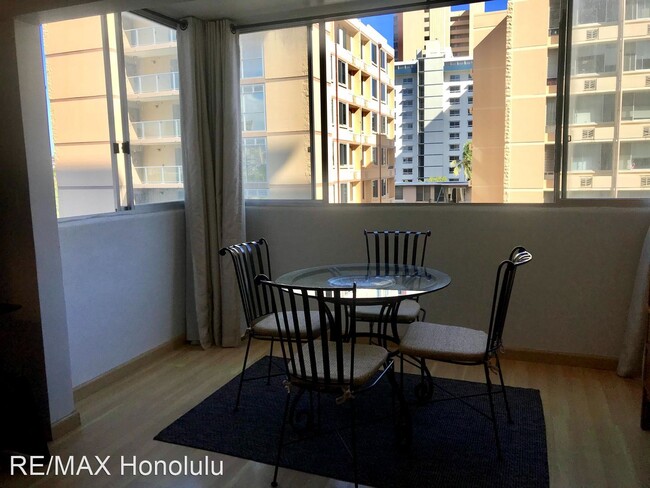 Foto del edificio - 1 br, 1 bath House - 2421 Ala Wai Blvd Apt...