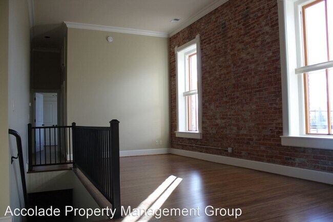 Building Photo - 2 br, 2 bath House - 109 West Third Ave #201