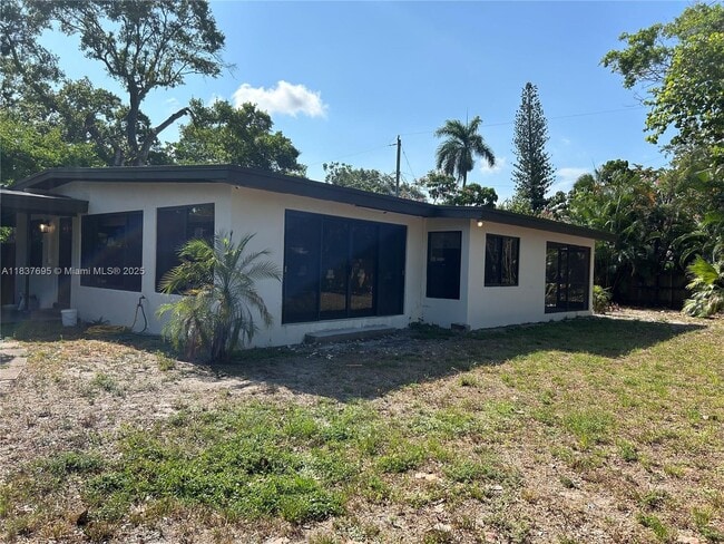 Building Photo - 1601 SW 10th St