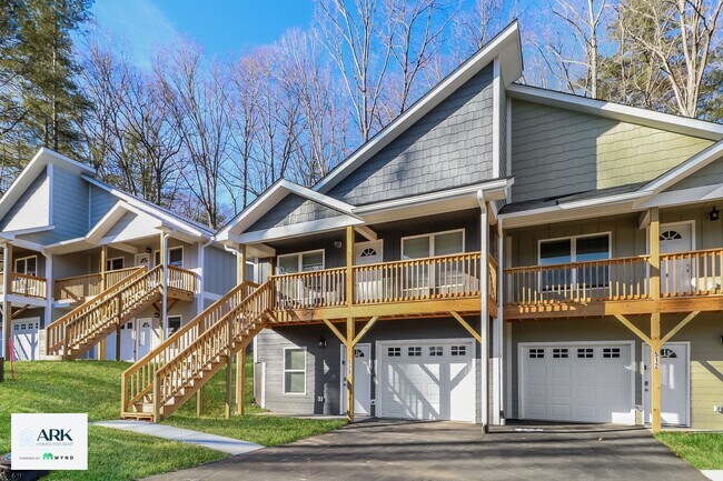 Foto del edificio - 440 Little Sycamore Ln