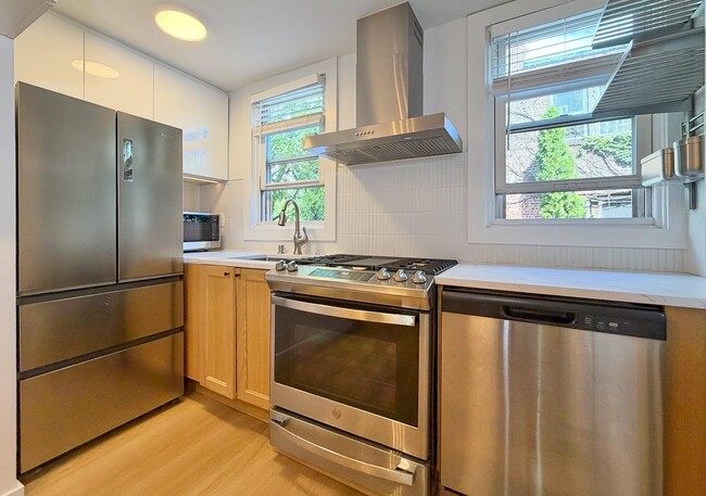 Building Photo - 432 2nd St