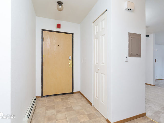 Building Photo - 9720 Vanguard Drive #27