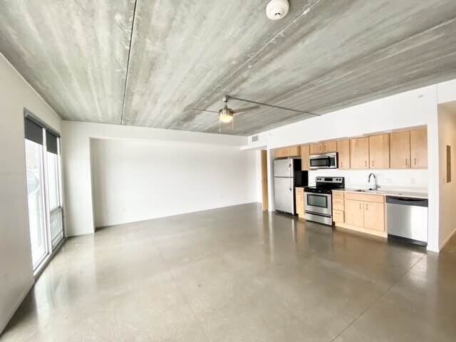 Foto del edificio - 350 E Locust St
