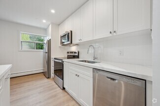 Building Photo - 10 Glenbrook Dr