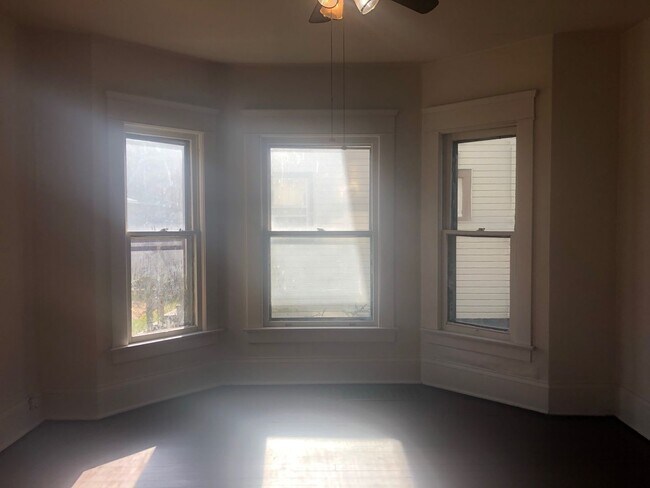 Foto del edificio - 1604 Clark Ave SW