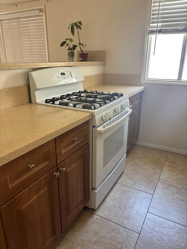 Kitchen - 4428 W 171st St