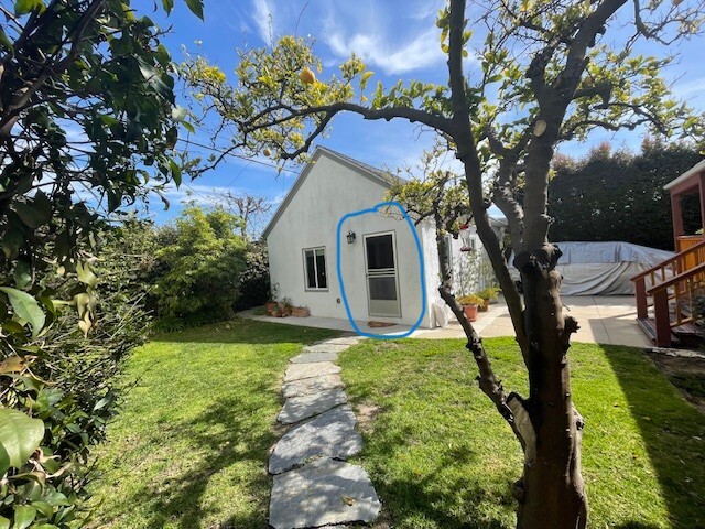 Landscaped yard, separate entrance - 1314 S Curson Ave