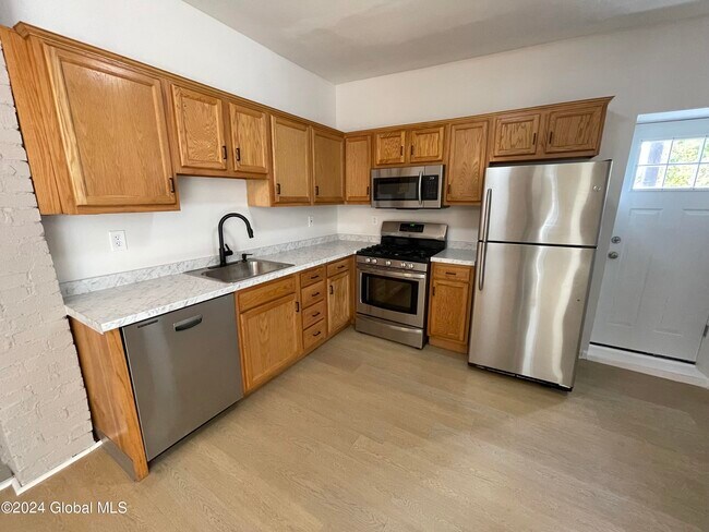 Building Photo - 122 Philip St