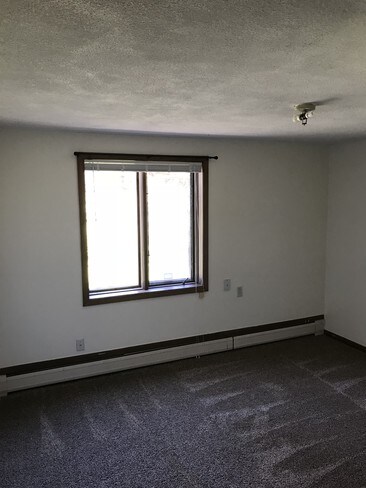 Room 1 - 909 Sherman St