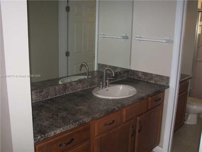 Foto del edificio - 11174 W Sample Rd