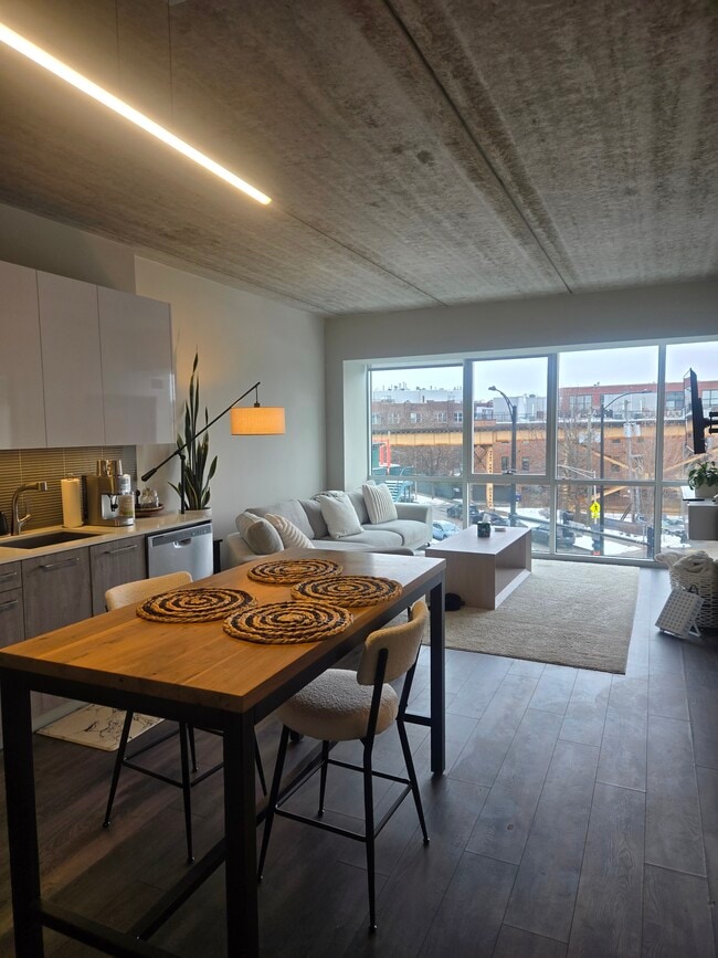 Foto del edificio - 1743 N Leavitt St