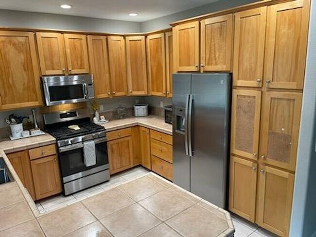 Building Photo - NW Bend Home - Great Location!