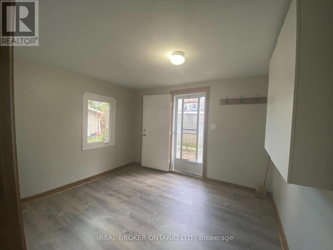 Building Photo - 18 First Ave