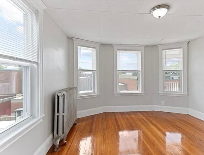 Building Photo - 156 Talbot Ave