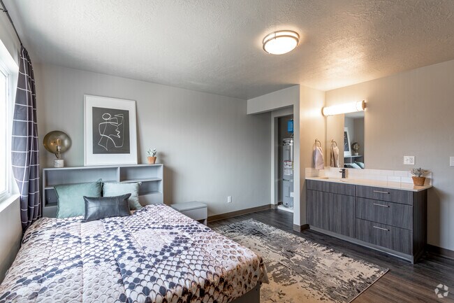 2BR, 1BA - 420 PIES CUADRADOS - College Crest