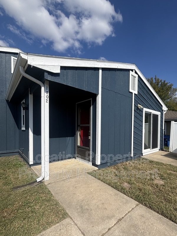 Building Photo - 1302 E 25th Terrace
