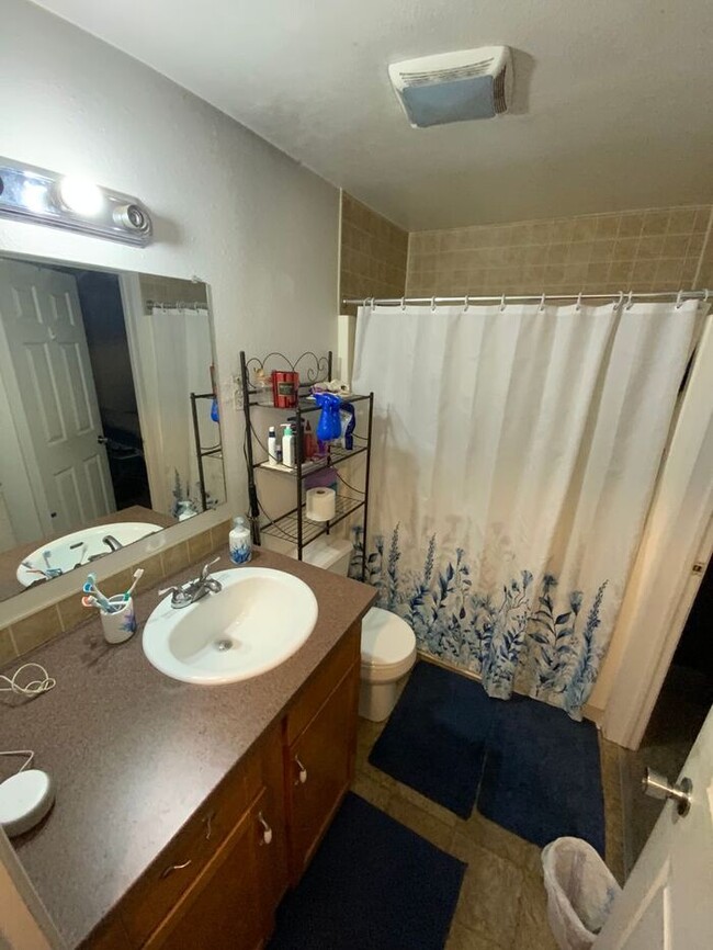 Building Photo - Lakewood/ Steilacoom area 2bdr 1 bath dupl...