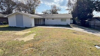 Building Photo - 123 Roxanna Dr