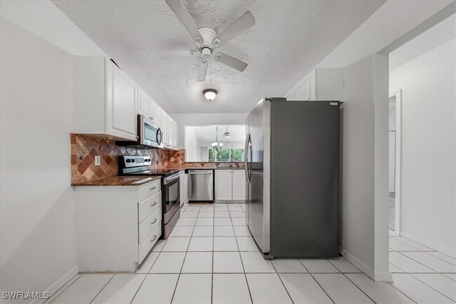 Foto del edificio - 230 Timber Lake Cir