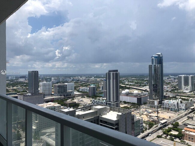 Foto del edificio - 244 Biscayne Blvd