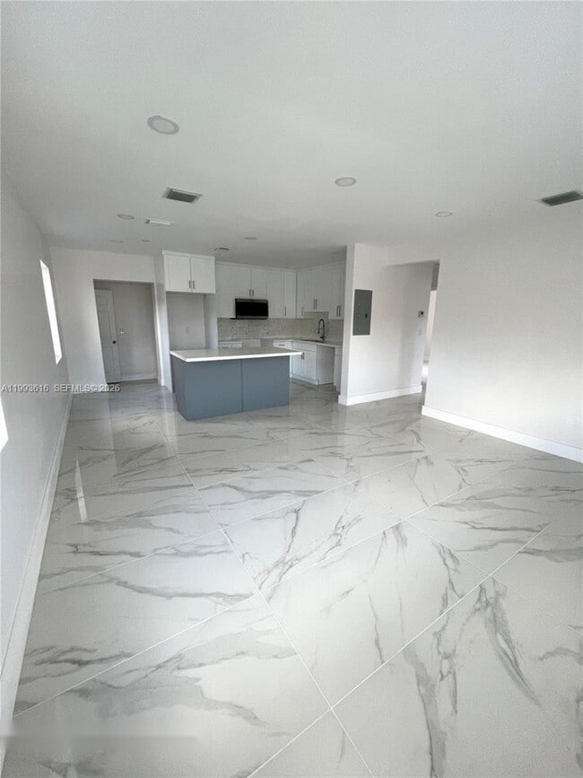 Foto del edificio - 31 SW 67th Ct