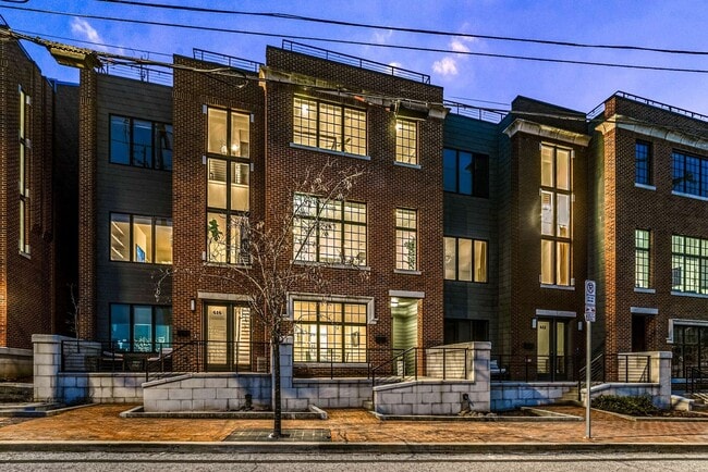 Building Photo - 614 Madison St