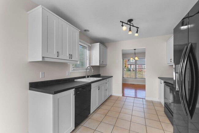 Building Photo - Spacious House in Cape Girardeau, Alma Schrader School District