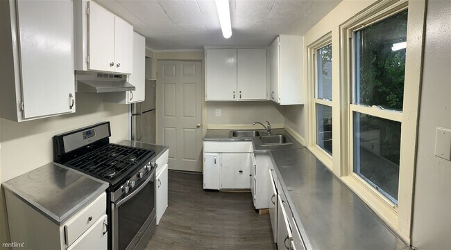 Building Photo - 4 br, 1 bath House - 625 Curve St SW