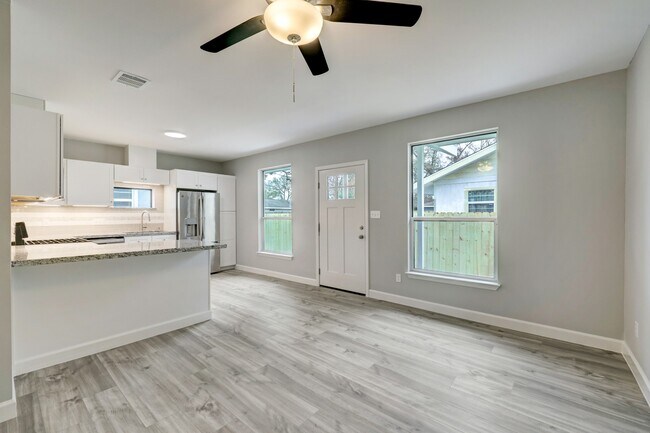 Foto del edificio - 4014 Tilson Ln