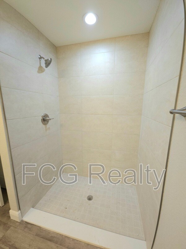 Foto del edificio - 9115 N Sandree Dr