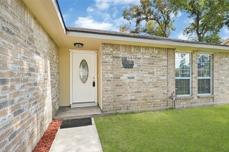Building Photo - 13327 N Thorntree Dr