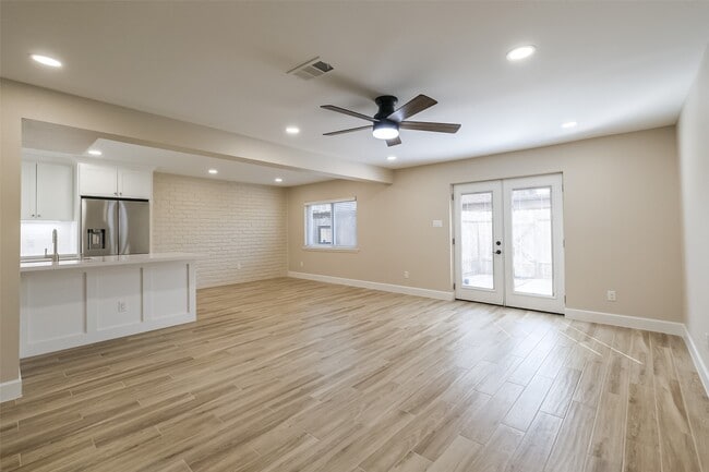 Foto del edificio - 14141 Misty Meadow Ln