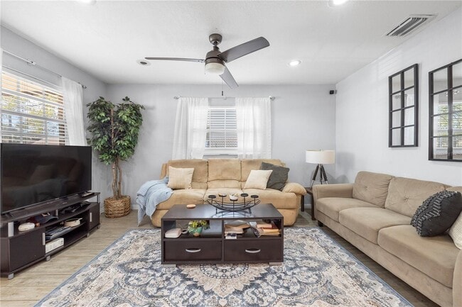 Building Photo - 2103 W State St