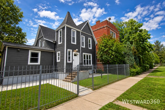 Building Photo - 7527 S Stewart Ave