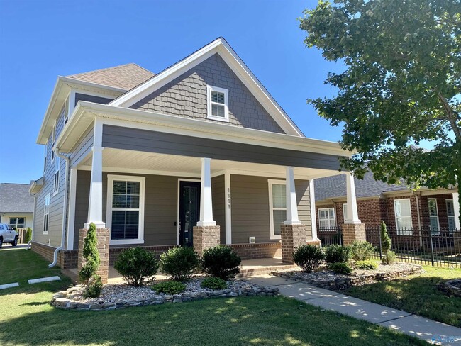 Building Photo - 1111 Pegasus Dr NW