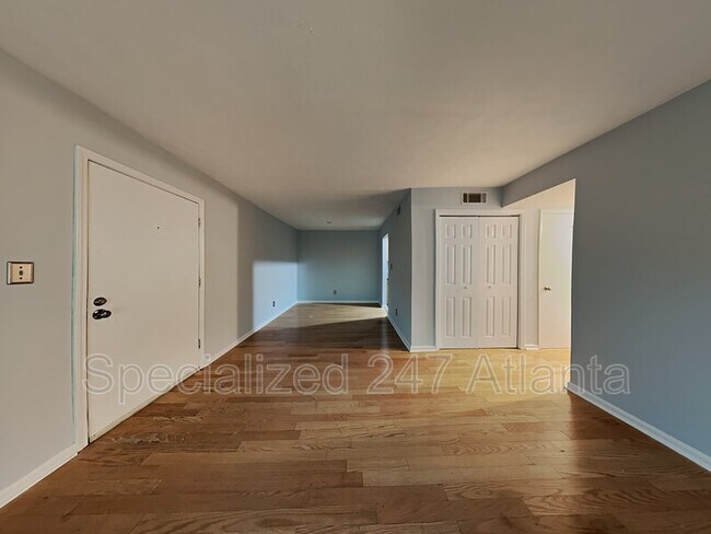 Building Photo - 3175 7 Pines Ct